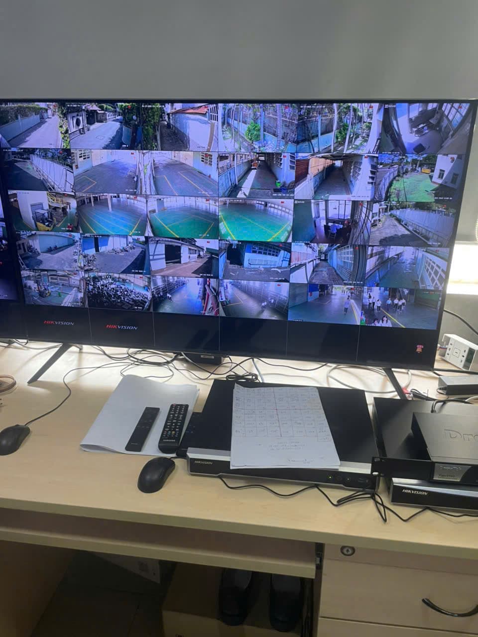 Giải Pháp Bộ Lưu Điện UPS Online Chuyên Dụng Cho Tủ Rack Server & Hệ Thống Camera AI 24/7 Nhà Máy